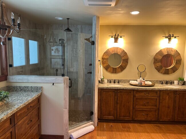 Foto del edificio - 26591 Hillcrest Ln