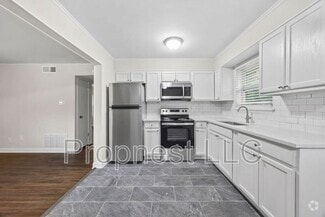 Building Photo - 2016 N Gregg Ave