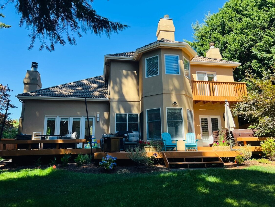 Primary Photo - Beautiful and Spacious 3BD + Den