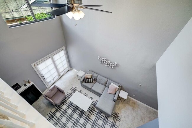Building Photo - 7350 Kirby Dr