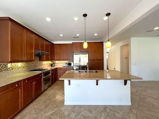 Building Photo - 4 bed, 3 bath located in Eastvale, CA!