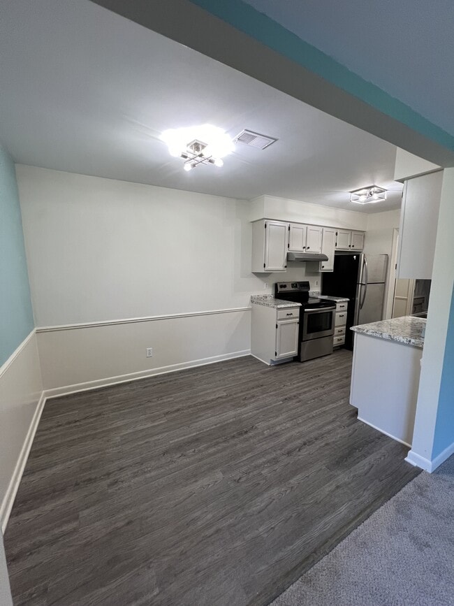 Photo - 6165 Innkeepers Ct Townhome