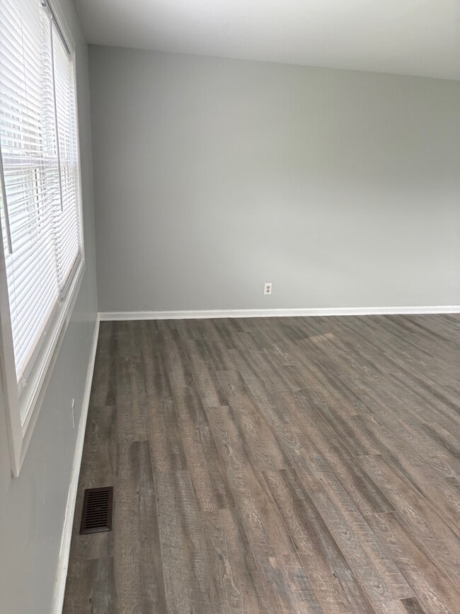 Building Photo - 205 Buckeye Cir