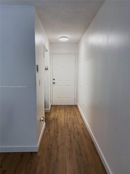Building Photo - 2775 W 52nd Street Unit 206