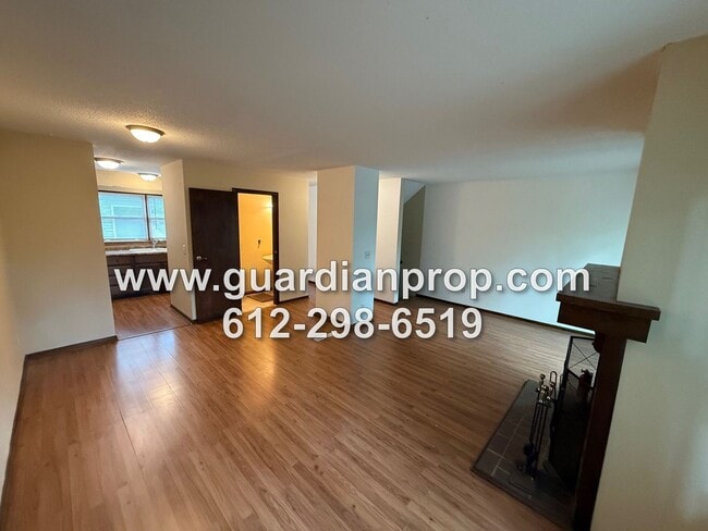 Foto del edificio - Townhouse Overlooking Pond Available Now, ...