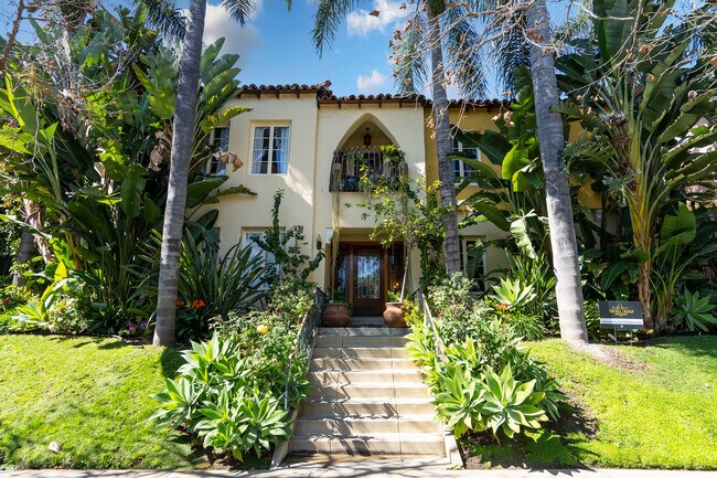 Exterior - 431 N Sycamore Ave