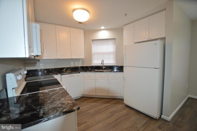 Foto del edificio - 2501 Driftwood Ct