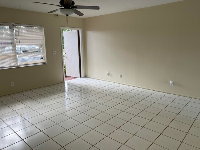 Foto del edificio - 4566 Haverhill Rd