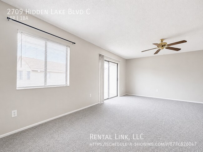 Foto del edificio - 2709 Hidden Lake Blvd