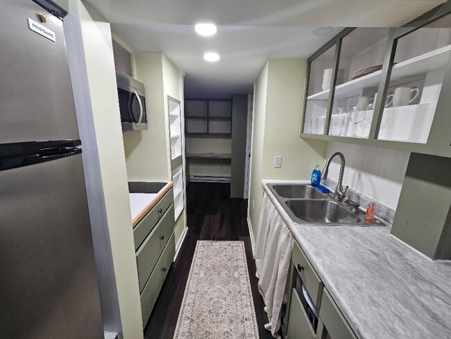 Building Photo - 318 Murphy Ave