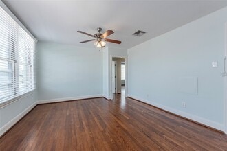 Building Photo - 1413 23rd Street Rear