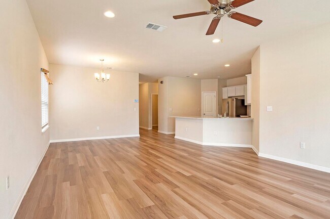 Building Photo - Gorgeous 4-bedroom home!