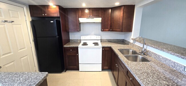 Foto del edificio - 5335 NW 10th Ct