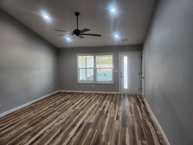 Building Photo - 124 Haymaker Pl