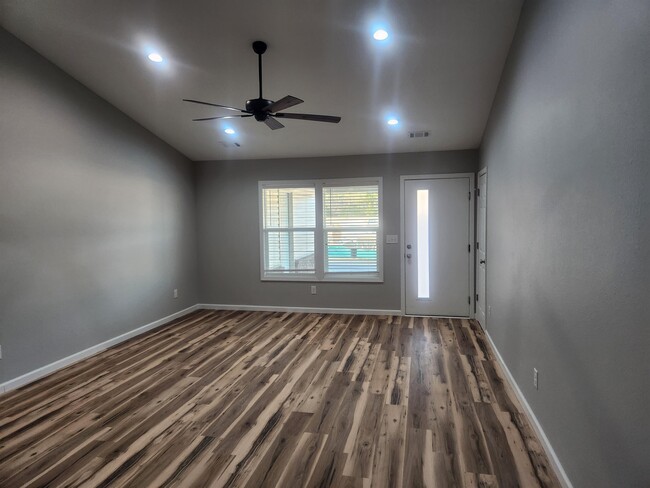 Building Photo - 279 Clubhouse Cir