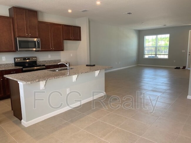 Building Photo - 6013 Blue Lily Wy