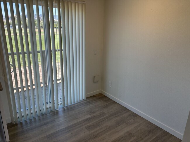 Foto del edificio - Spacious 2 Bed, 1.5 Bath, 900 Square Foot Apartment with Air Conditioning.