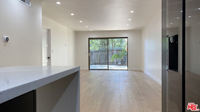 Foto del edificio - 6474 Cavalleri Rd