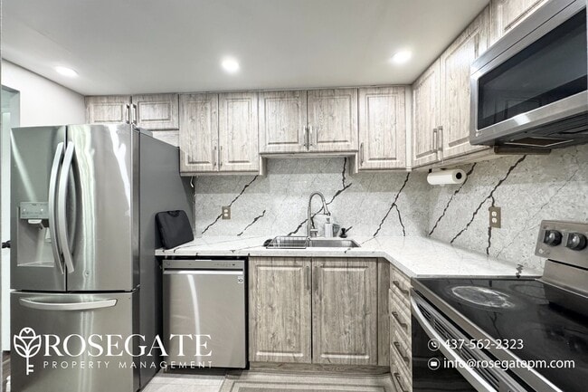 Building Photo - Spacious 2+Den Condo in Central Mississaug...