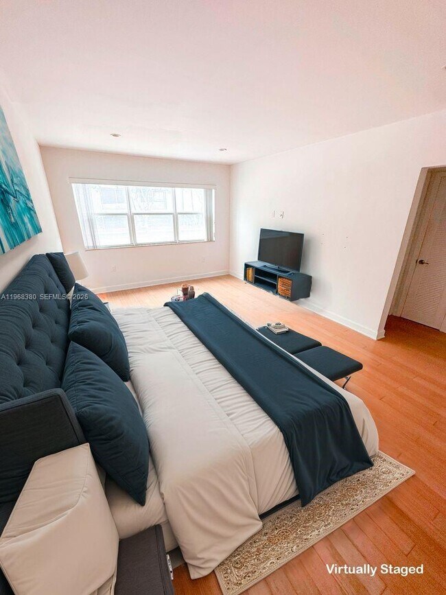 Foto del edificio - 8000 NE Bayshore Ct