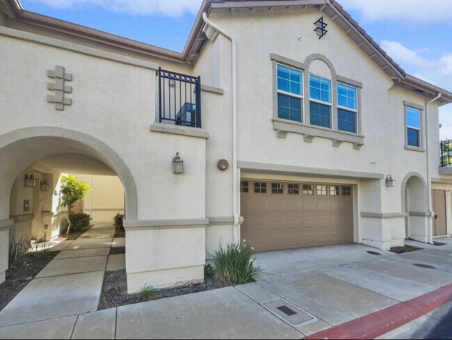 Building Photo - 3301 N Park Dr