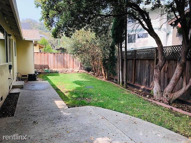 Building Photo - 15 Sneckner Ct