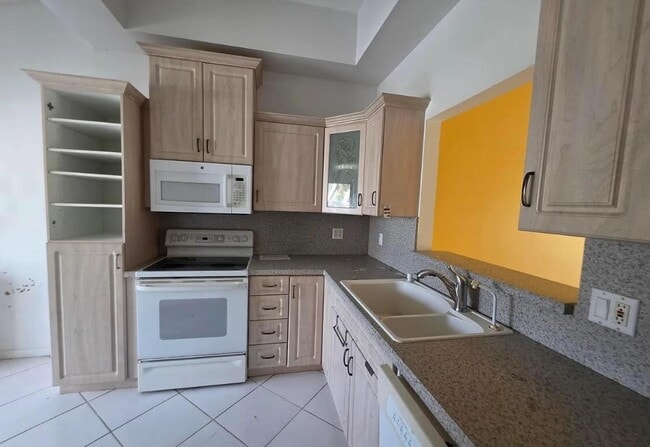 Building Photo - 10780 Waterberry Dr