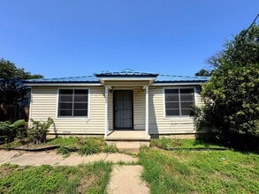 Building Photo - 1205 E Avenue G