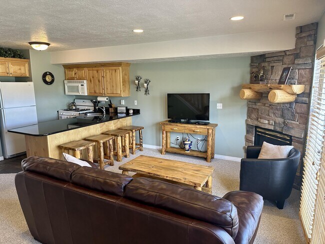 Building Photo - 3555 N Fox Run Dr
