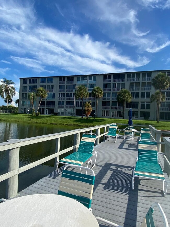 Building Photo - 3432 Lake Bayshore Dr