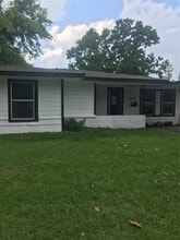Building Photo - 1728 Kansas St