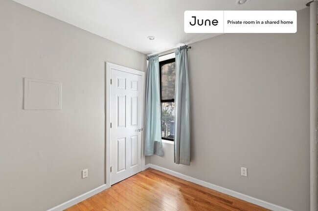 Foto del edificio - Room in Shared 3 bed/1 bath home
