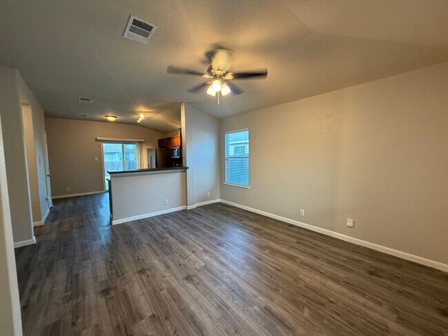 Foto del edificio - 2405 N Ranch Estates Blvd