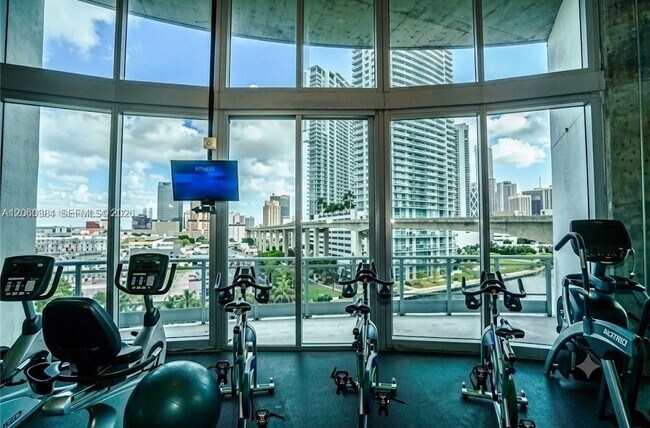 Foto del edificio - 690 SW 1st Ct