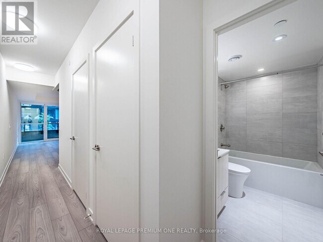 Photo du bâtiment - 110 Broadway Ave