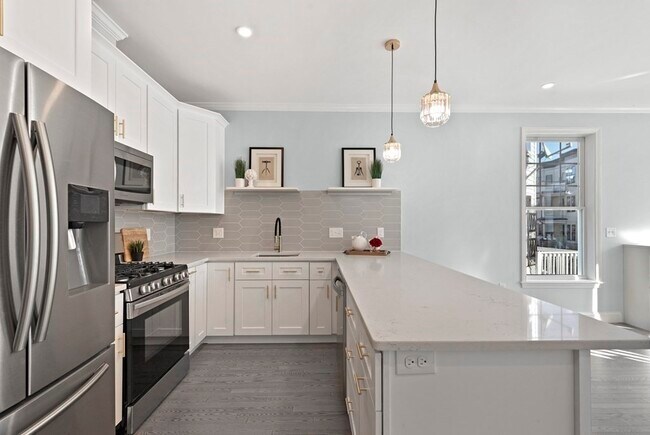 Building Photo - 68 Edson St