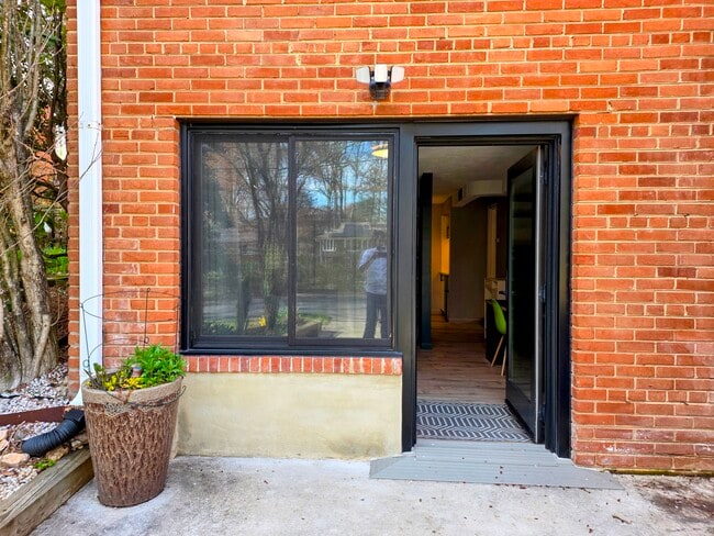 Building Photo - 3121 Homewood Pky
