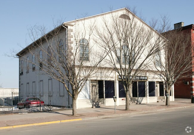 Building Photo - 710-712 Main St