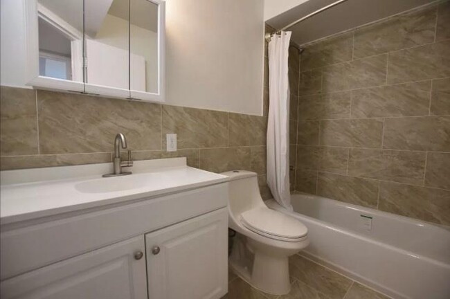 Foto del edificio - 2235 E 57th Pl