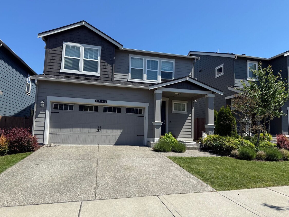 Foto principal - Charming 5 Bedroom Port Orchard Rental!