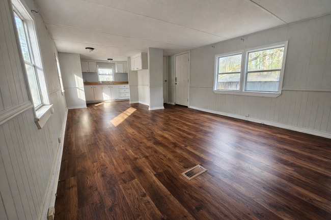 Building Photo - 412 McElhaney Rd