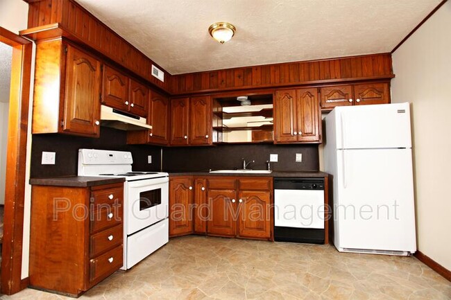Building Photo - 437 Hillcrest Ct N