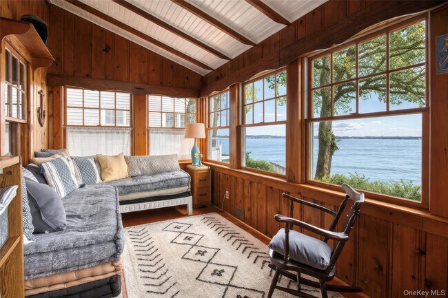 Foto del edificio - 2662 Paradise Shores Rd