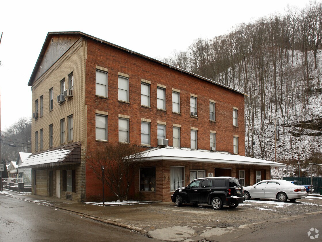 106 Justice St, Logan, WV 25601 Apartments in Logan, WV