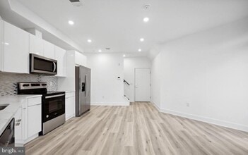 Building Photo - 2301 Grays Ferry Ave