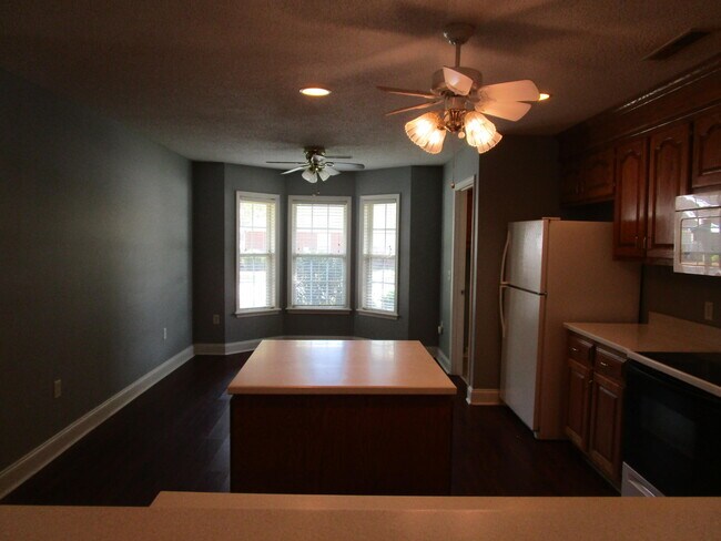 Foto del edificio - 601 Brushwood Dr