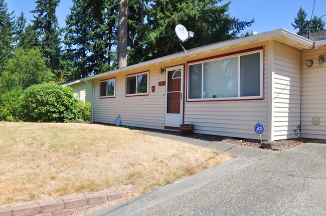 Building Photo - CLICK "REQUEST A TOUR" NOW!