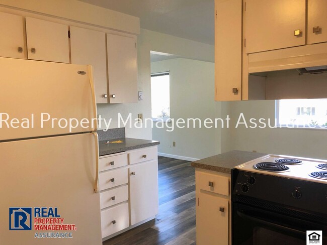 Building Photo - Super Clean, Cute, Private, and Well-Maint...
