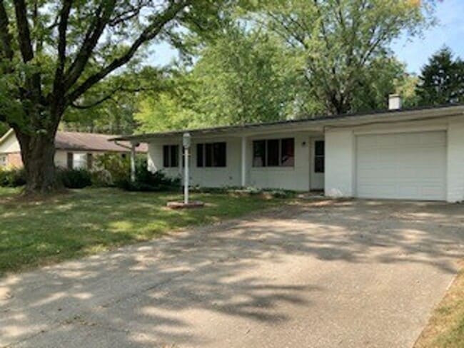 Building Photo - 828 S Harvey Dr