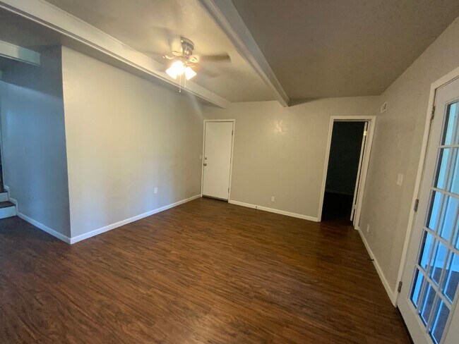 Foto del edificio - 3 bedroom 2 bath with bonus rooms - Bethany Schools!